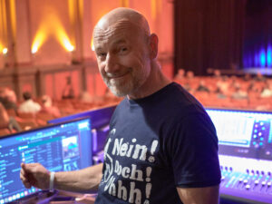 Roland Düringer am DJ Pult